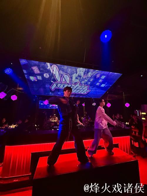 下一站,去哪家更衣室领舞呢? 下一站,去哪家更衣室领舞呢?