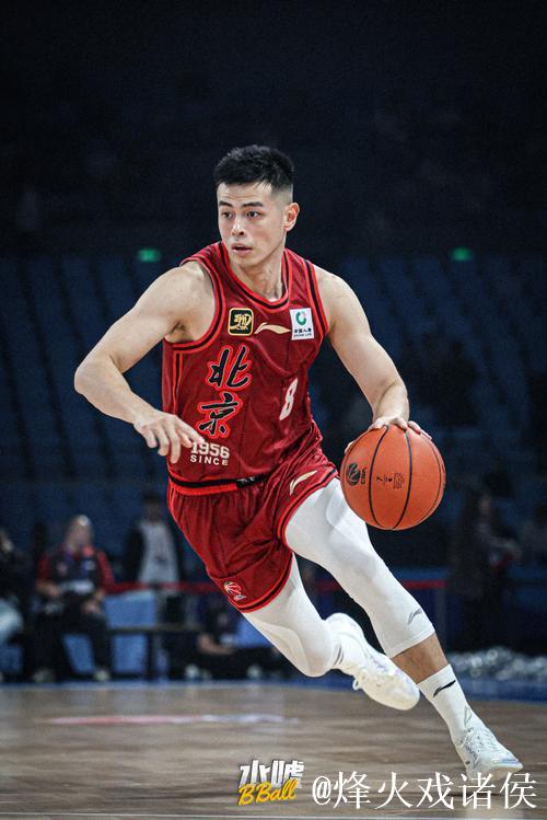 方硕:很珍惜最后几个能打球的赛季,18个赛季转眼就过来了 方硕:很珍惜最后几个能打球的赛季,18个赛季转眼就过来了